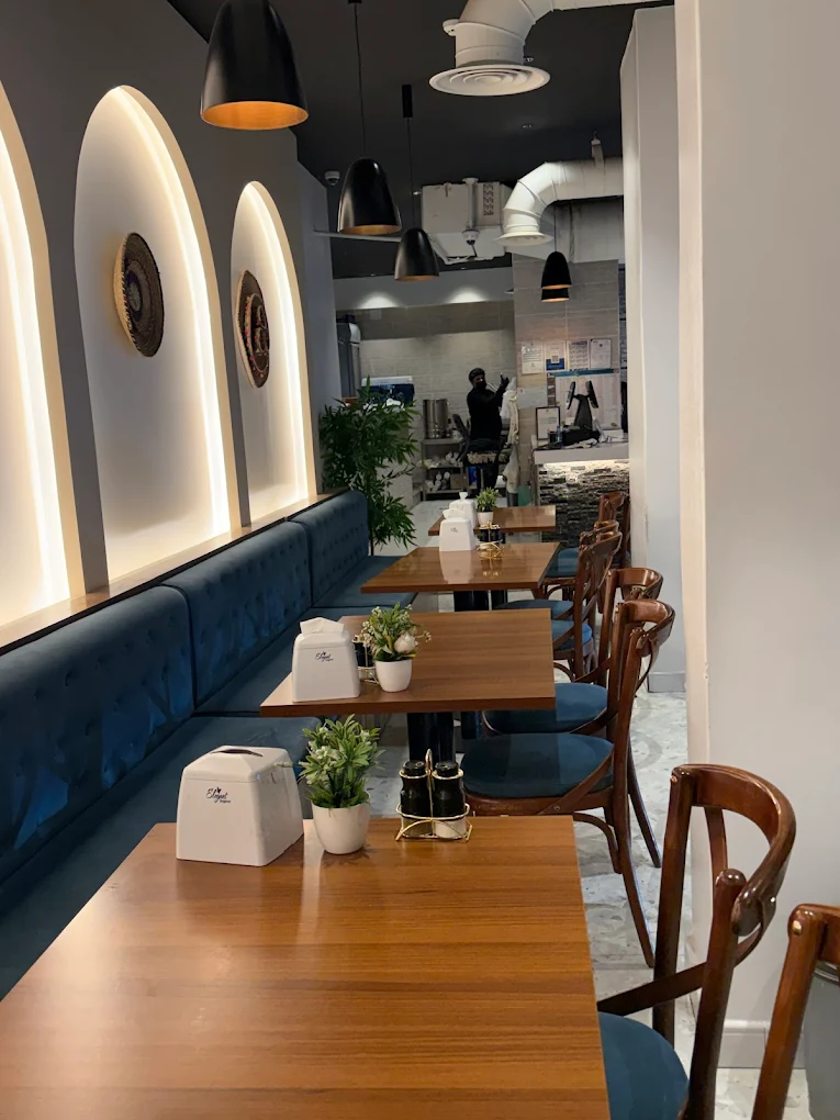 Restaurant-Innenraum in der Nachbarschaft
